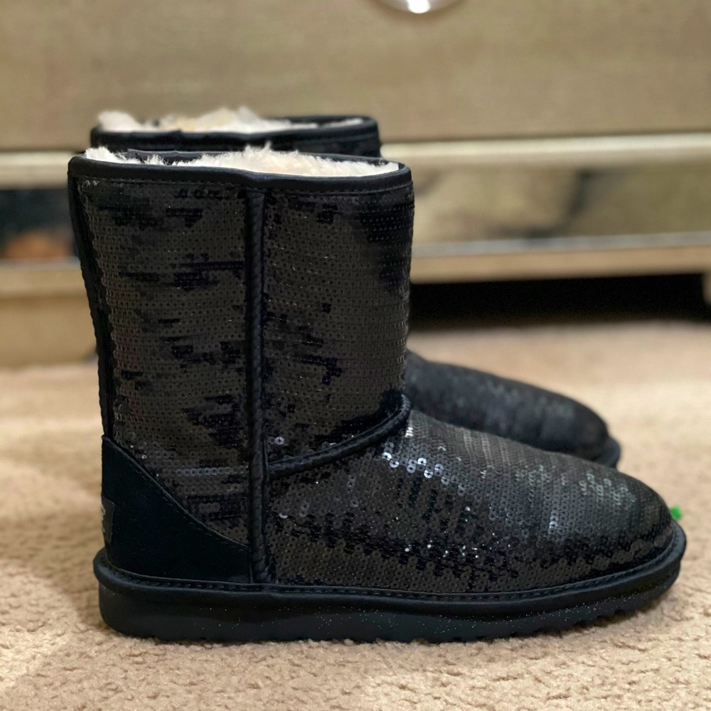 Sequin Short black UGG boots - Picture 1 of 2